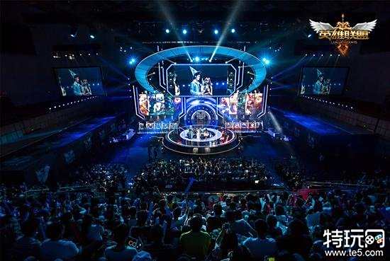 效力于皇社 效力于皇社